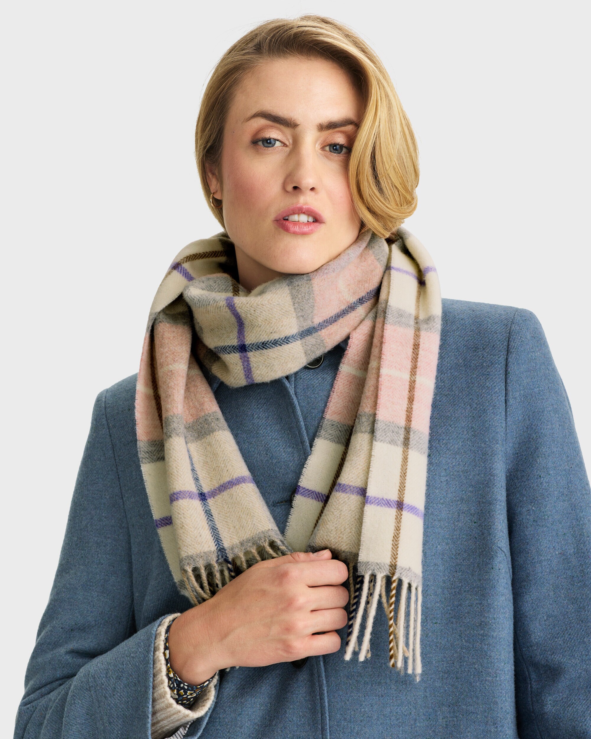 Scarf Daphne