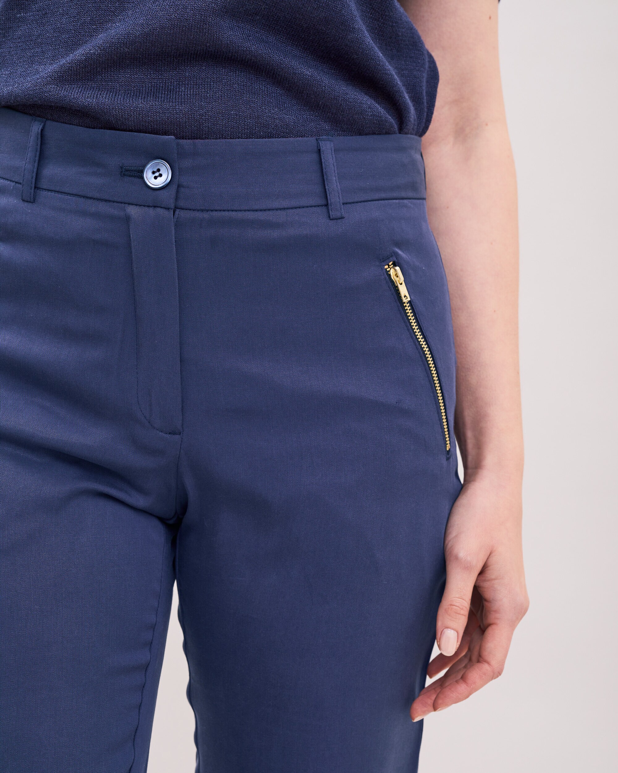 royal blue cropped trousers